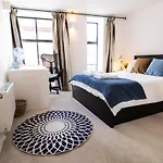 The New52 Oxford By 360Stays - Bespoke 2 Bed Luxury Apartment In The Heart Of Oxford City Centre With Parking